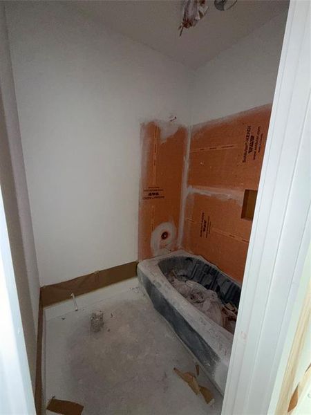 Guest Bath 1- Jack n Jill