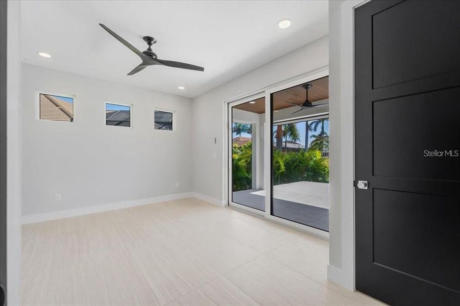 Spacious, unfurnished interior of a new home in , Punta Gorda (Image 39).