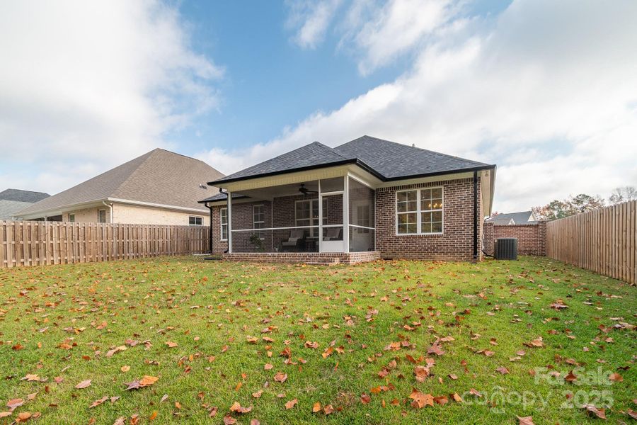 Exterior details and patio area of a home in , Florence (Image 3).
