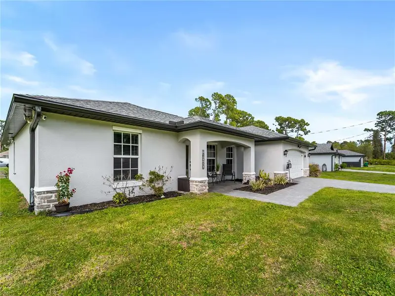 Exterior details and patio area of a home in , Port Charlotte (Image 28).