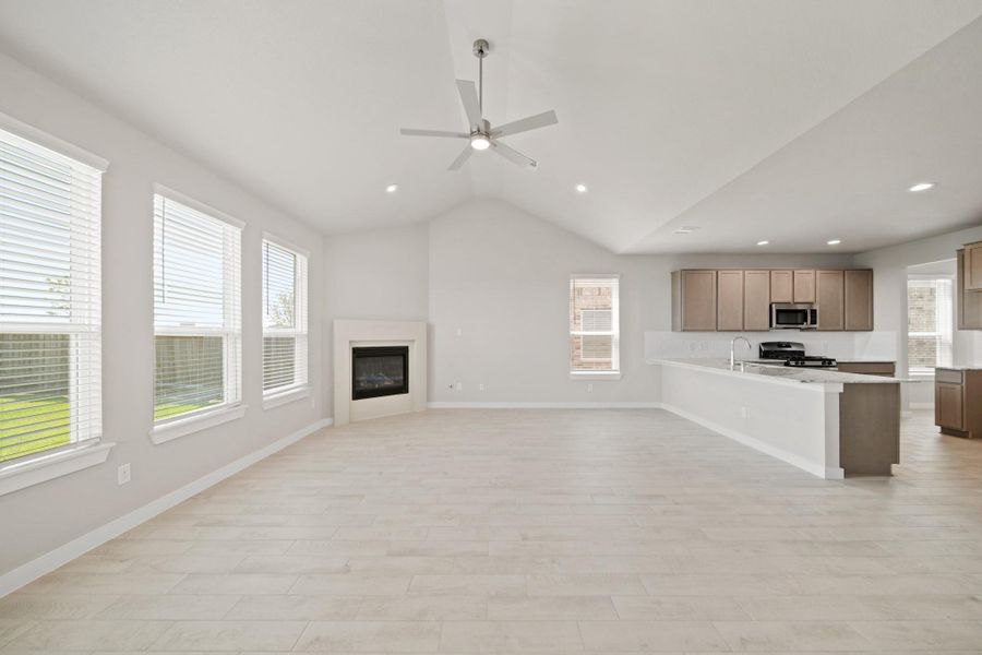 Spacious, unfurnished interior of a new home in Beacon Hill, Waller (Image 23).