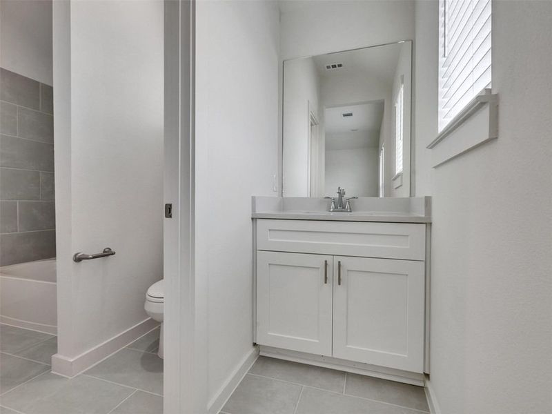 Furnished interior view inside a new home in Ashland, Houston (Image 14).