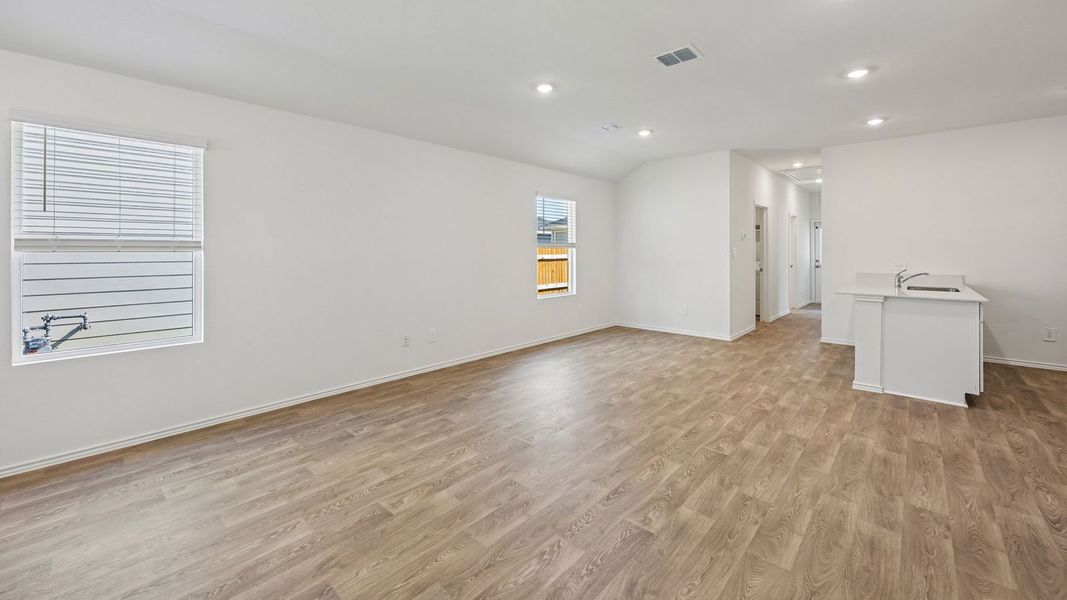 Spacious, unfurnished interior of a new home in Valverde, Bastrop (Image 15).