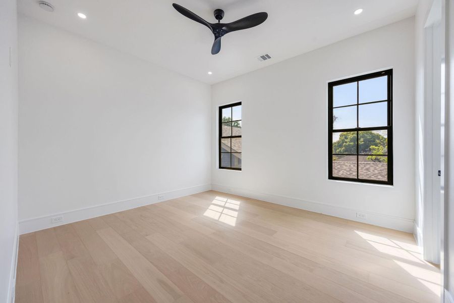 Spacious, unfurnished interior of a new home in , Houston (Image 24).
