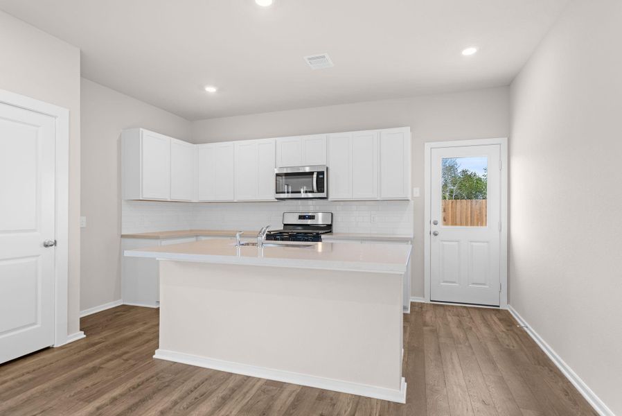 Furnished interior view inside a new home in Laurel Landing, Alvin (Image 8).