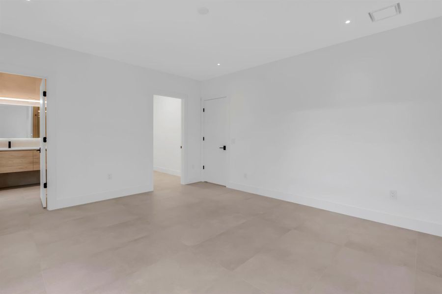Spacious, unfurnished interior of a new home in , Jupiter (Image 21).