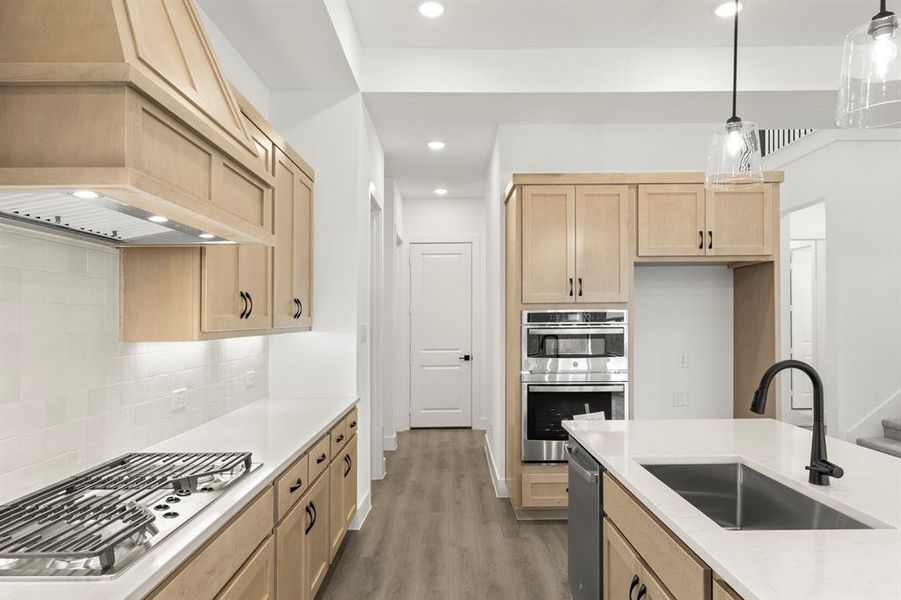 9_10. 1028 Golden Galaxy - Kitchen (3)