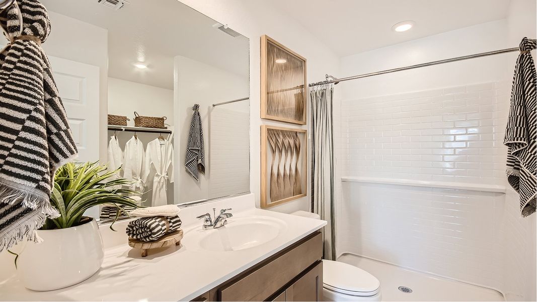 2569 Lilac Owners Bath 1of2 F1 2569 Lilac Owners Bath 1of2 F1