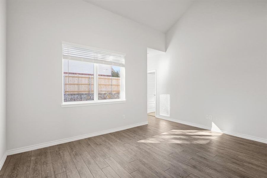 Spacious, unfurnished interior of a new home in Sycamore Landing, Fort Worth (Image 20).