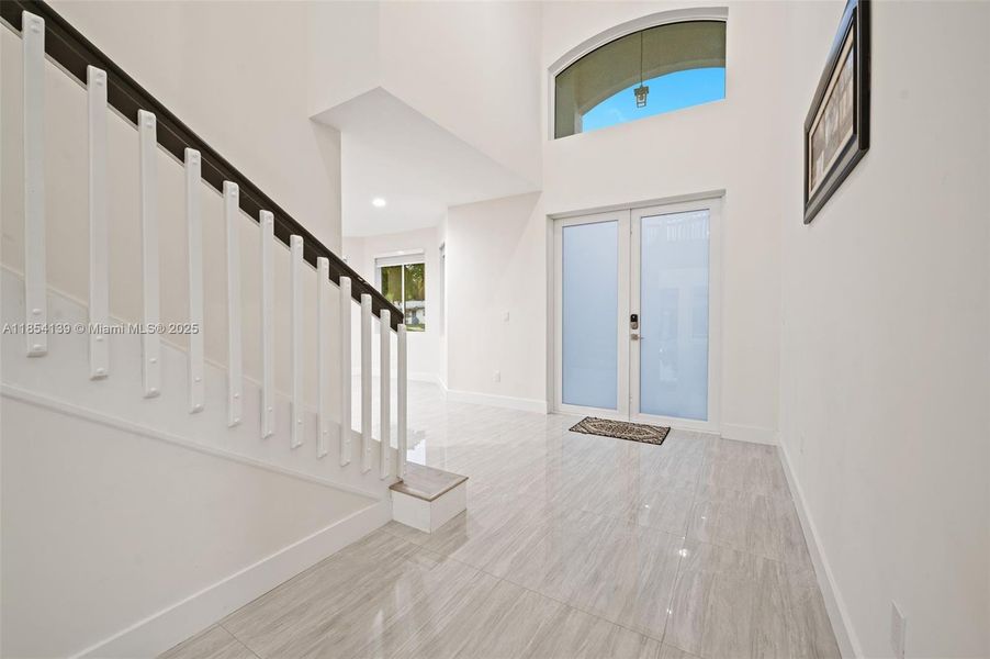 Spacious, unfurnished interior of a new home in , Miami Springs (Image 20).