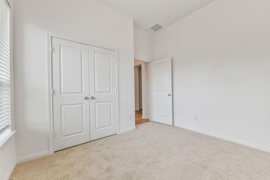 Spacious, unfurnished interior of a new home in King Oaks Village, Baytown (Image 26).