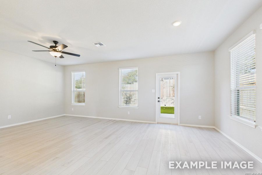 Spacious, unfurnished interior of a new home in Cedar Heights, San Antonio (Image 26).