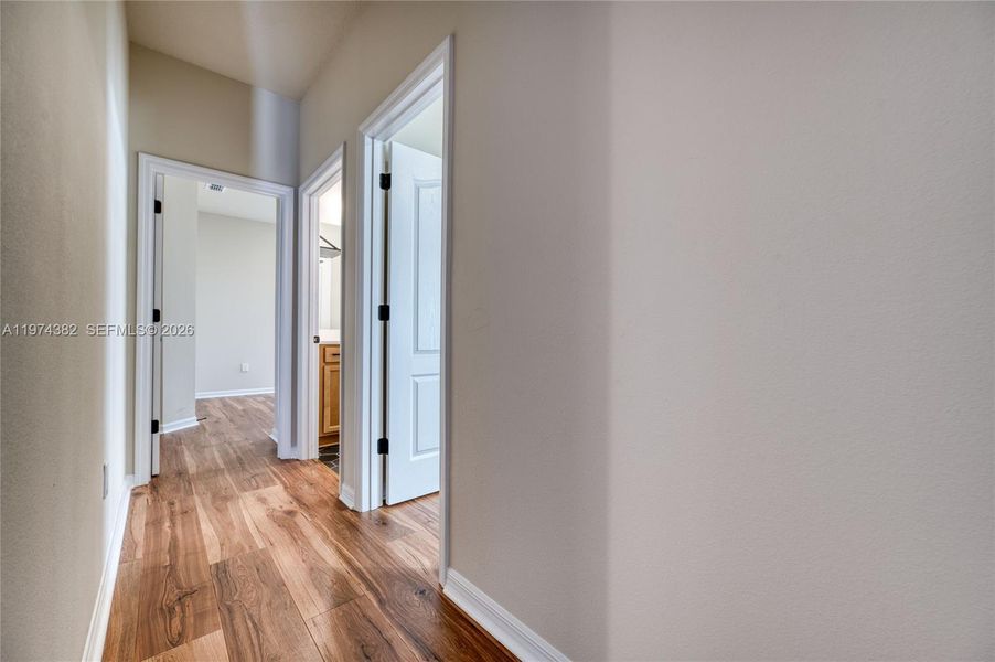 Spacious, unfurnished interior of a new home in , Clermont (Image 44).