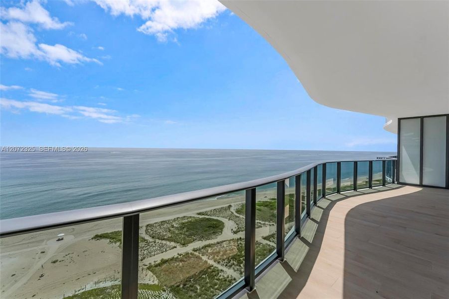 Condo located in Pompano Beach, FL showcasing its design and architecture (Image 29).