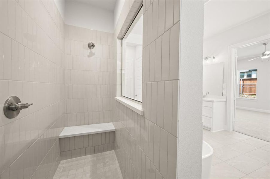 1417 Ripple Glass- Primary Suite-5