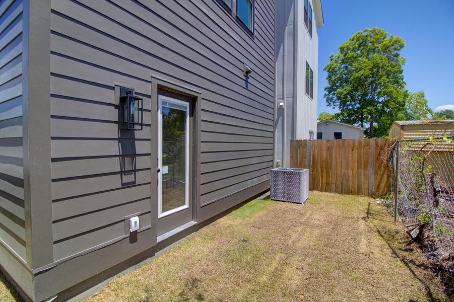 Exterior details and patio area of a home in , Charleston (Image 4).