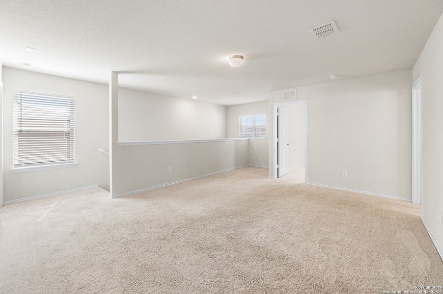 Spacious, unfurnished interior of a new home in Cinco Lakes, San Antonio (Image 35). Spacious, unfurnished interior of a new home in Cinco Lakes, San Antonio (Image 35).