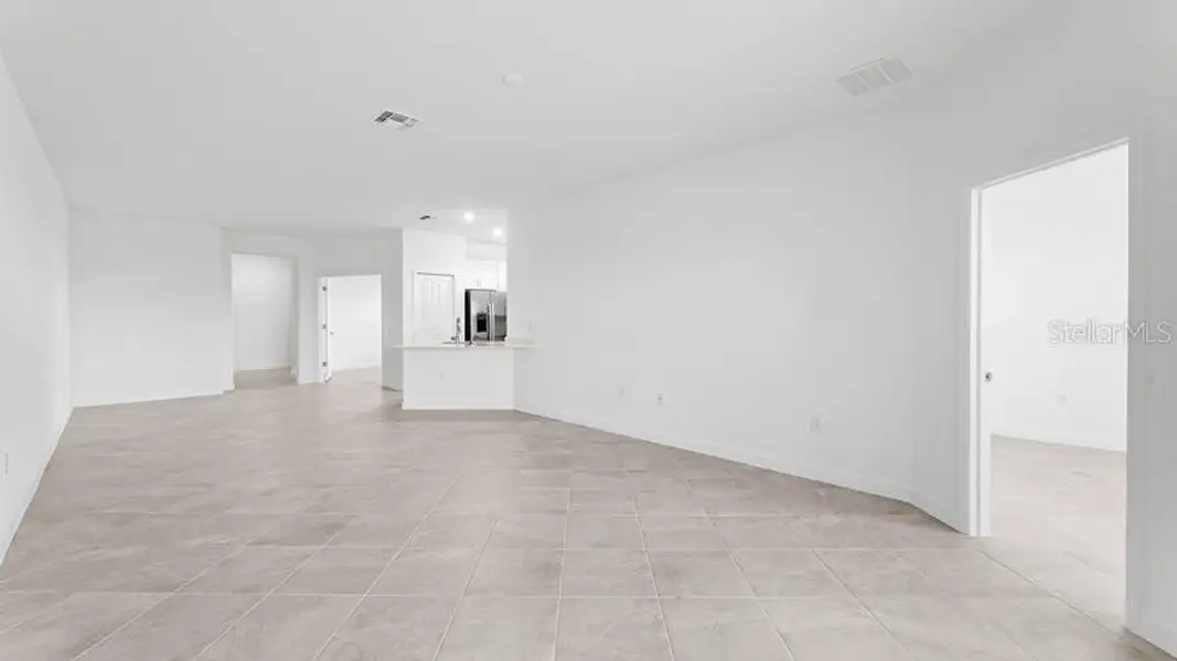 Spacious, unfurnished interior of a new home in Palm Lake at Coco Bay, Englewood (Image 22).