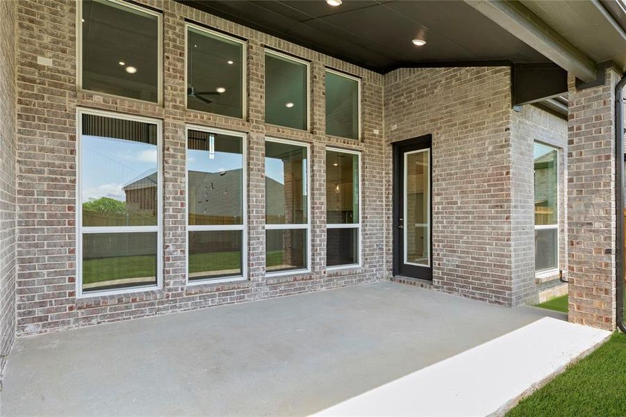 Image 27 of a home in Valencia on The Lake.