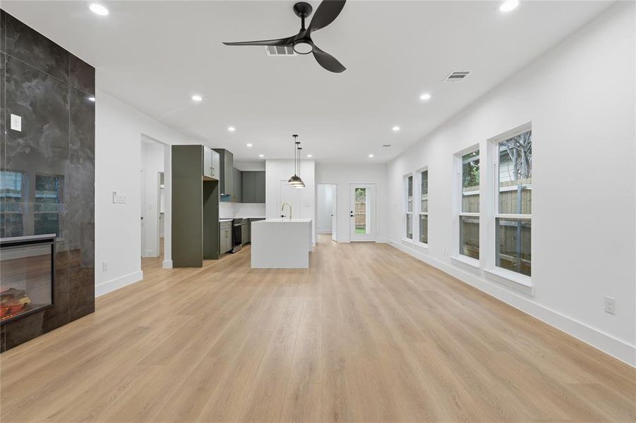 Spacious, unfurnished interior of a new home in , Dallas (Image 20). Spacious, unfurnished interior of a new home in , Dallas (Image 20).