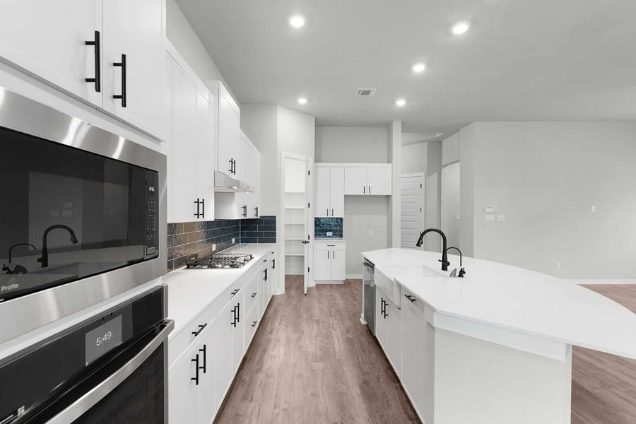 Furnished interior view inside a new home in Highland Village, Georgetown (Image 9).