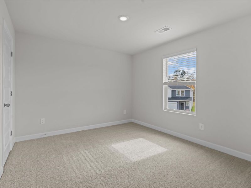 Spacious, unfurnished interior of a new home in Creek Ridge - Heritage Collection, Spartanburg (Image 18).