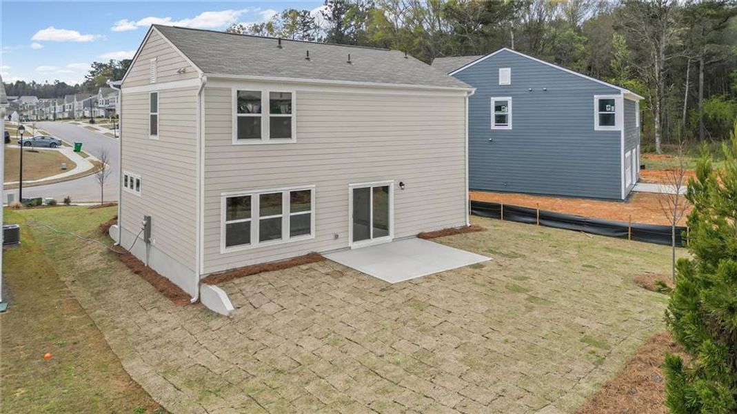 Exterior details and patio area of a home in Crossvine Estates, Braselton (Image 28).