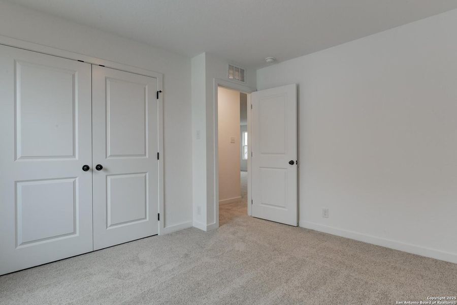 Spacious, unfurnished interior of a new home in , Schertz (Image 28).