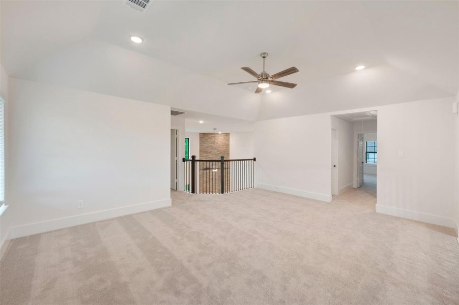 Spacious, unfurnished interior of a new home in Lone Star Landing, Montgomery (Image 39).