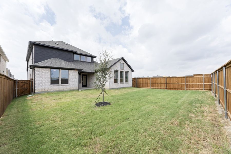 Exterior details and patio area of a home in Sutton Fields, Celina (Image 24).