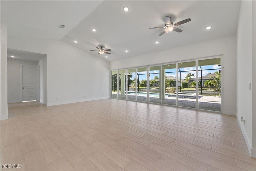 Spacious, unfurnished interior of a new home in Cape Coral, Cape Coral (Image 16).