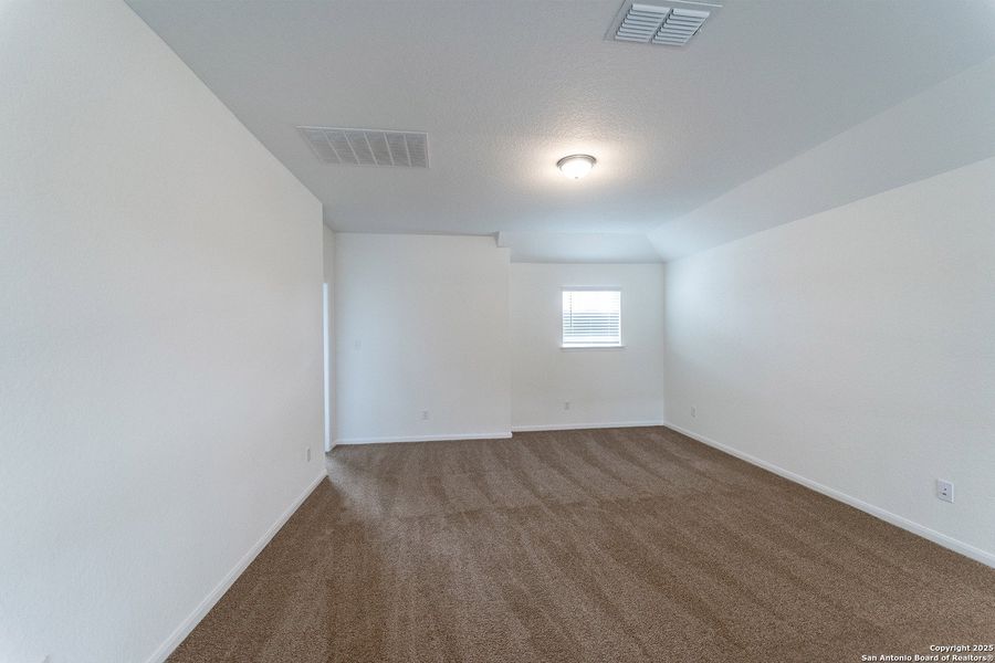 Spacious, unfurnished interior of a new home in Arcadia Ridge, San Antonio (Image 13).