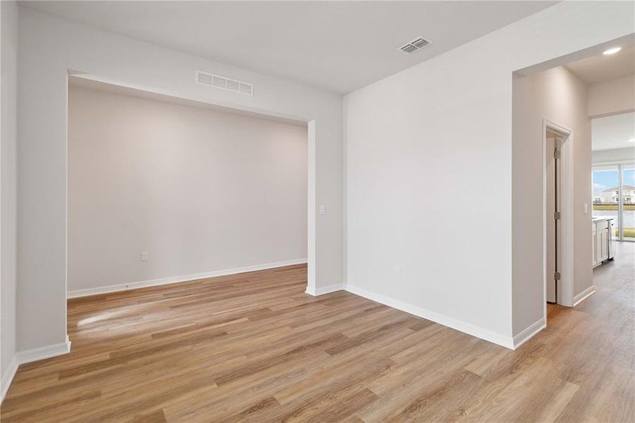 Spacious, unfurnished interior of a new home in Solera at Lakewood Ranch, Bradenton (Image 10).