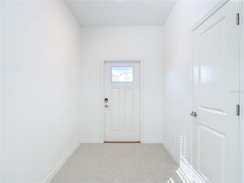 Spacious, unfurnished interior of a new home in , Land O' Lakes (Image 12).