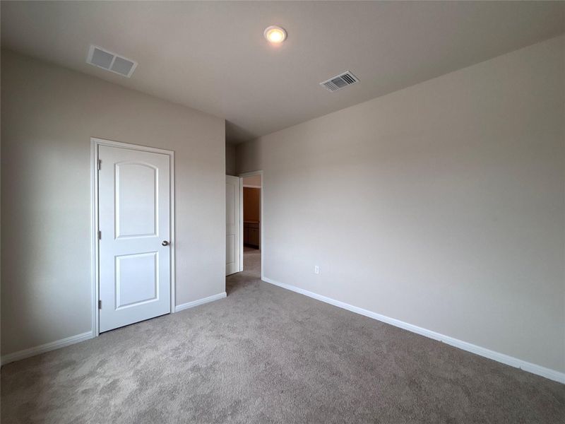 Spacious, unfurnished interior of a new home in The Colony, Bastrop (Image 11).