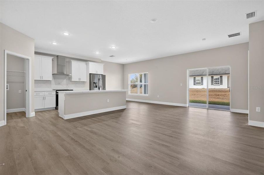Spacious, unfurnished interior of a new home in , Lake Hamilton (Image 14). Spacious, unfurnished interior of a new home in , Lake Hamilton (Image 14).