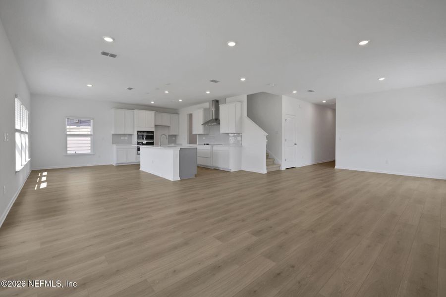 Spacious, unfurnished interior of a new home in Hyland Trail, Green Cove Springs (Image 38).