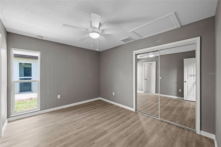 Spacious, unfurnished interior of a new home in , Sarasota (Image 27).