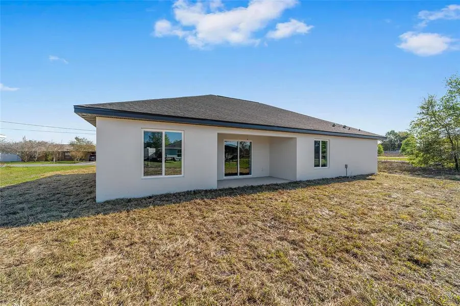 Exterior details and patio area of a home in , Ocala (Image 4).