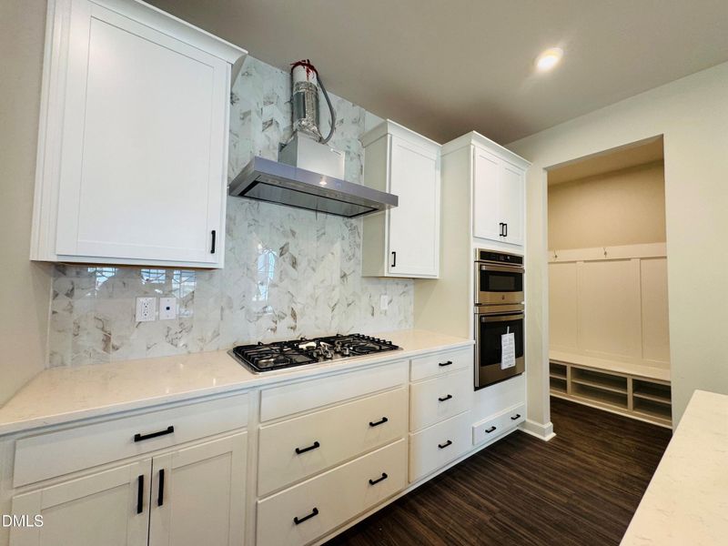 HVM105 kitchen and drop zone