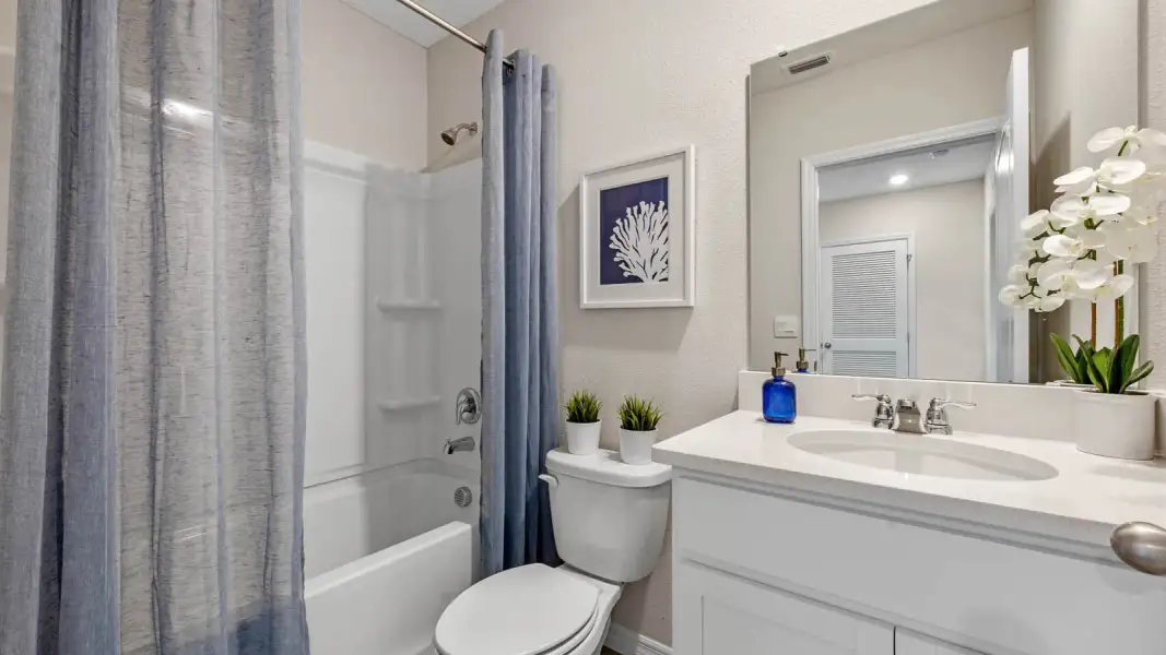 Representative furnished interior of a home built from the Pearson by D.R. Horton in Hawthorne Ranch Townhomes, Lakeland (Image 26).