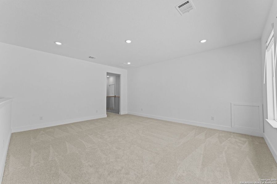 Spacious, unfurnished interior of a new home in , New Braunfels (Image 24).