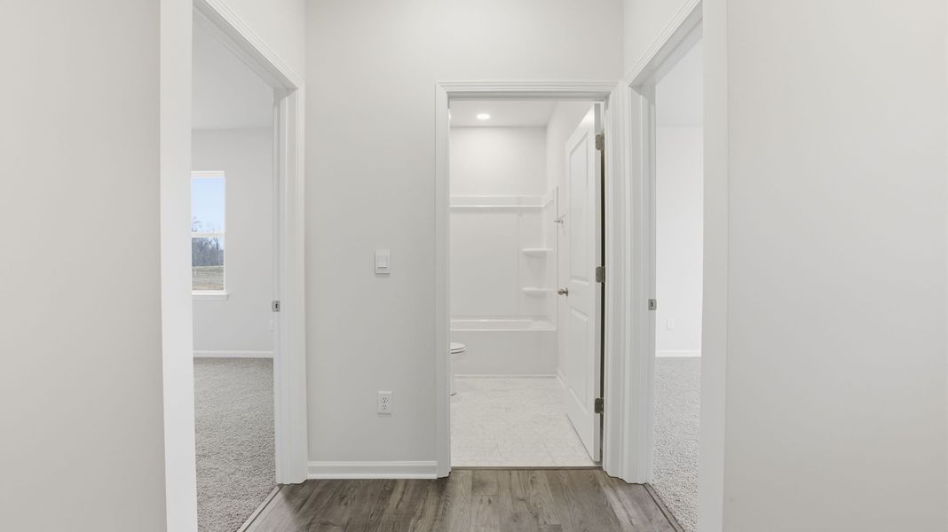 Spacious, unfurnished interior of a new home in Palmetto Valley, Anderson (Image 11).