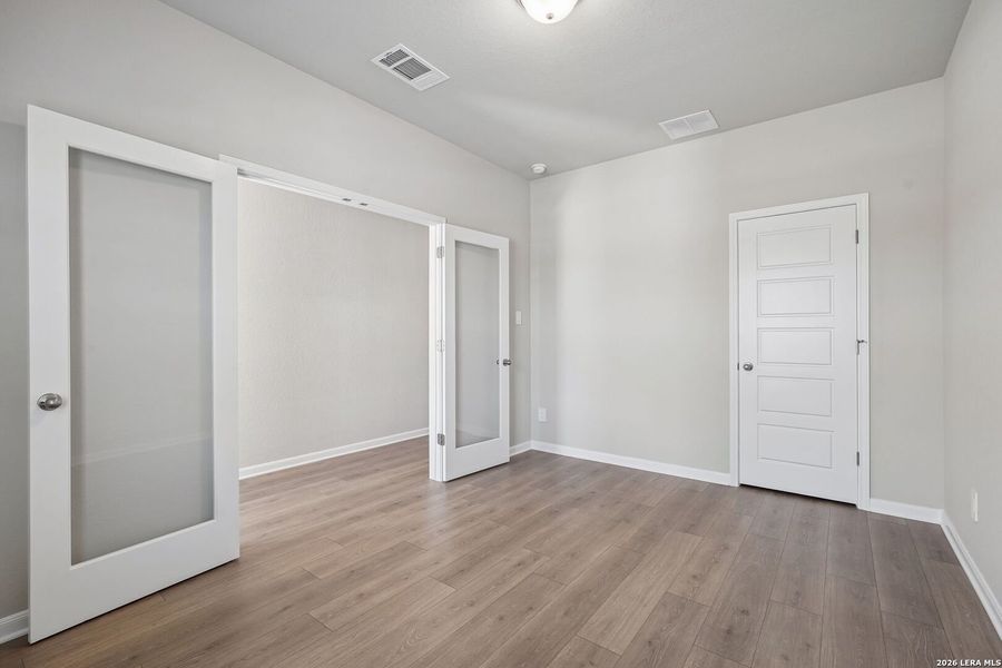 Spacious, unfurnished interior of a new home in Remington Ranch, San Antonio (Image 38).