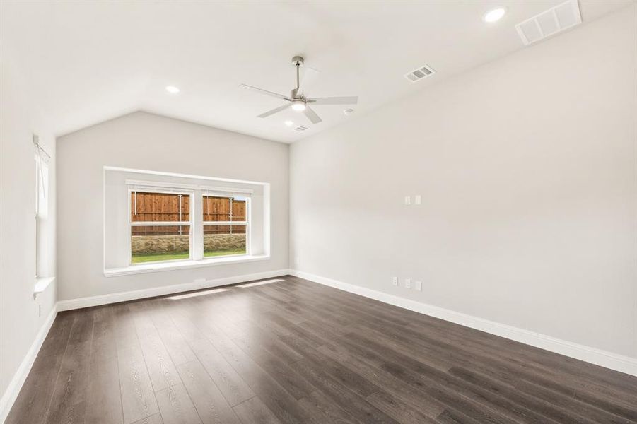Spacious, unfurnished interior of a new home in Creekview Meadows, Pilot Point (Image 35).