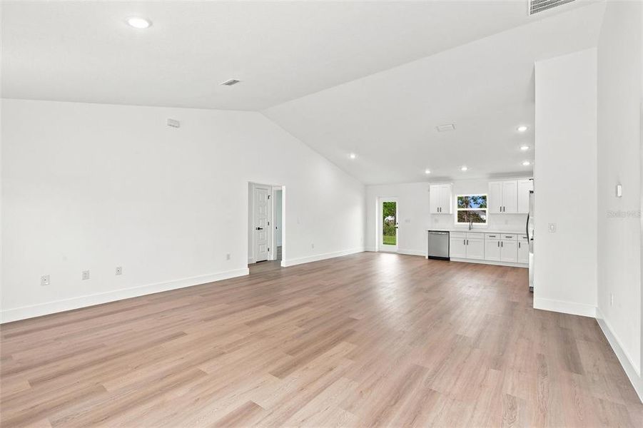 Spacious, unfurnished interior of a new home in , Sebring (Image 16).