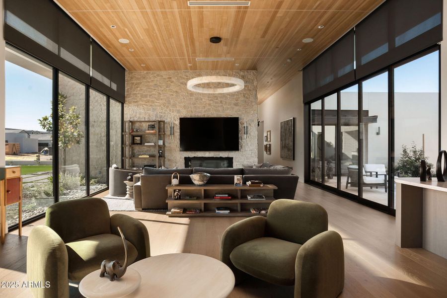 7034 E Paradise Dr 7034 E Paradise Dr