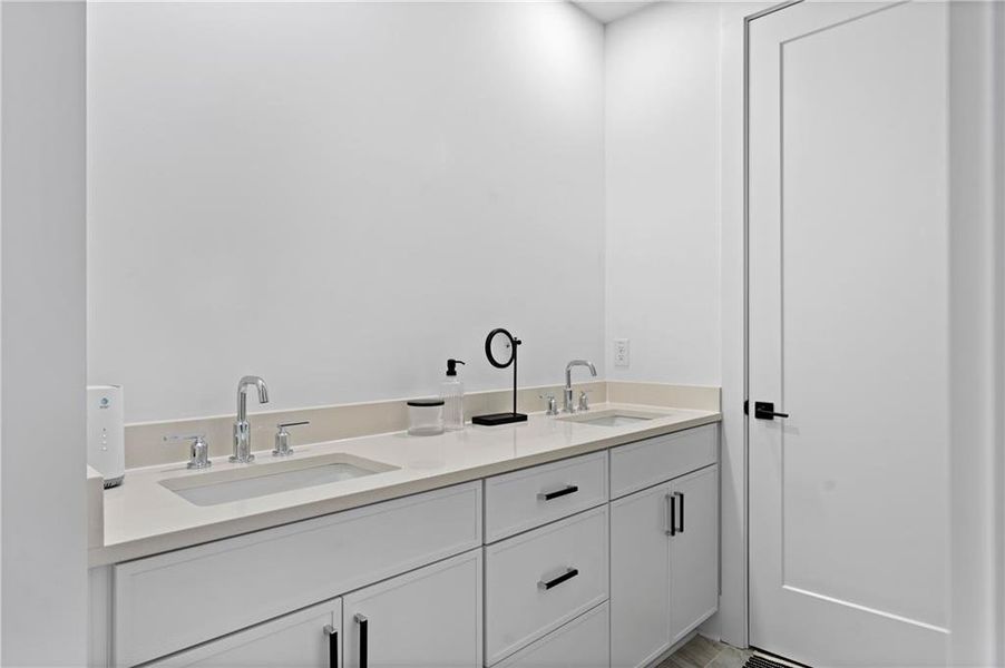 Furnished interior view inside a new home in , Waleska (Image 19).