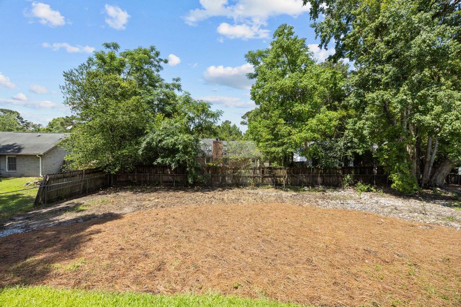Exterior details and patio area of a home in , Summerville (Image 25).