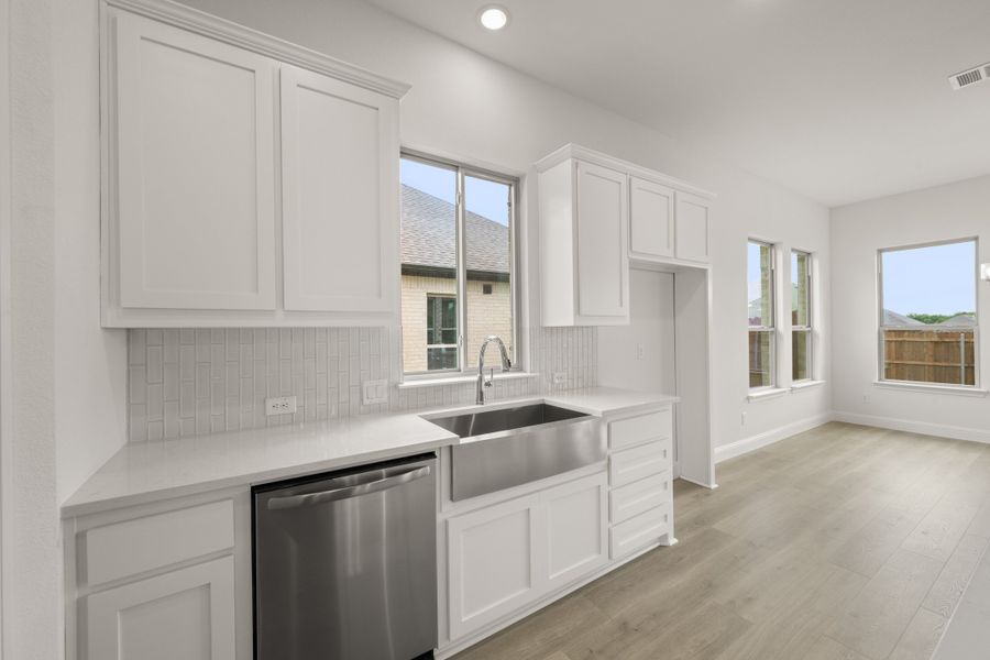 Furnished interior view inside a new home in Sheppard's Place, Waxahachie (Image 8).